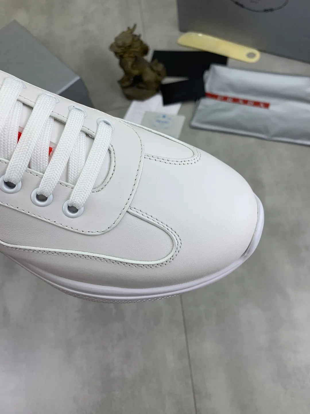 Men's Men's Shoes 💰P520 💰【New Style】 The latest model of high-quality PRADA classic men's shoes has been launched on the official website with a 1:1 replica, synchronized in Hong Kong counters, and on the same catwalk; all made of calfskin ➕Imported cowhide lining, 🍡🍡rubber The original outsole is 1:1 non-slip and wear-resistant; comfortable to wear, attractive in style, fine in workmanship, and equipped with a simple and neat shoe last, showing a man's boldness and toughness, 👍size 38 to 44 (45 can be customized) black White color🉑️choose